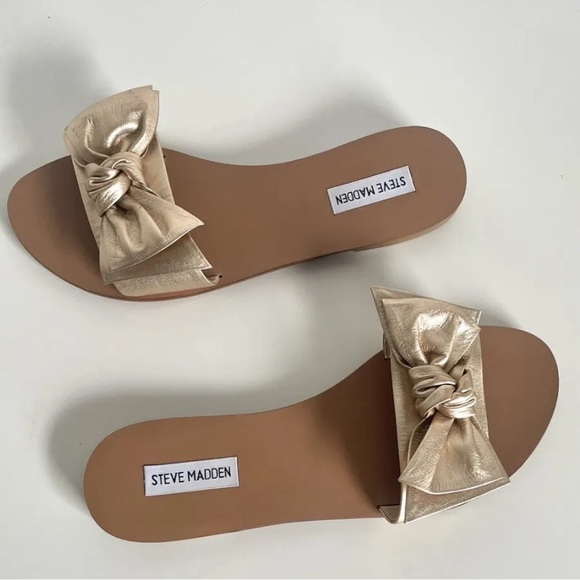 Steve Madden Shoes - Steve Madden Gold Bow Size 8 flip flops